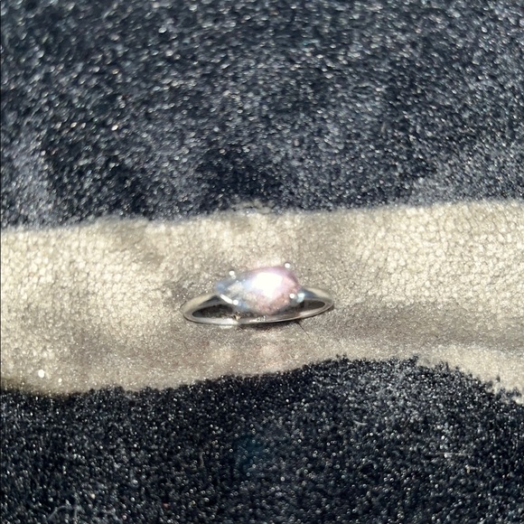 Jewelry - Elegant Silver Ring with Iridescent Stone